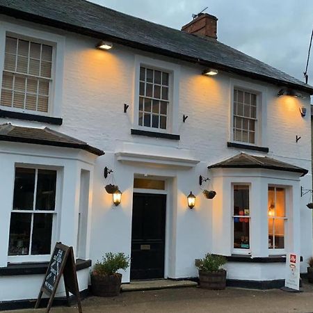 Готель The Fox And Hounds Whittlebury Екстер'єр фото