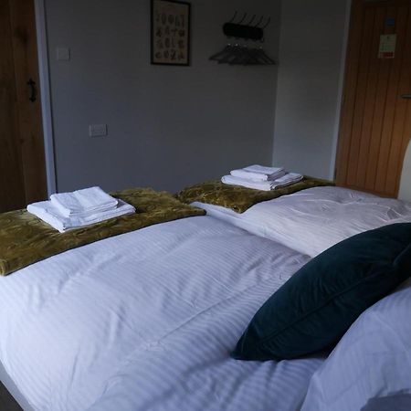 Готель The Fox And Hounds Whittlebury Екстер'єр фото