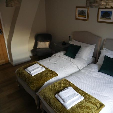 Готель The Fox And Hounds Whittlebury Екстер'єр фото