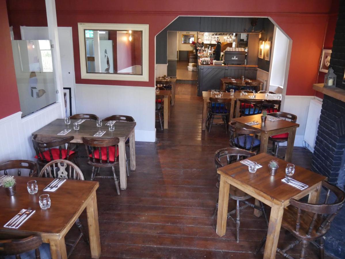 Готель The Fox And Hounds Whittlebury Екстер'єр фото