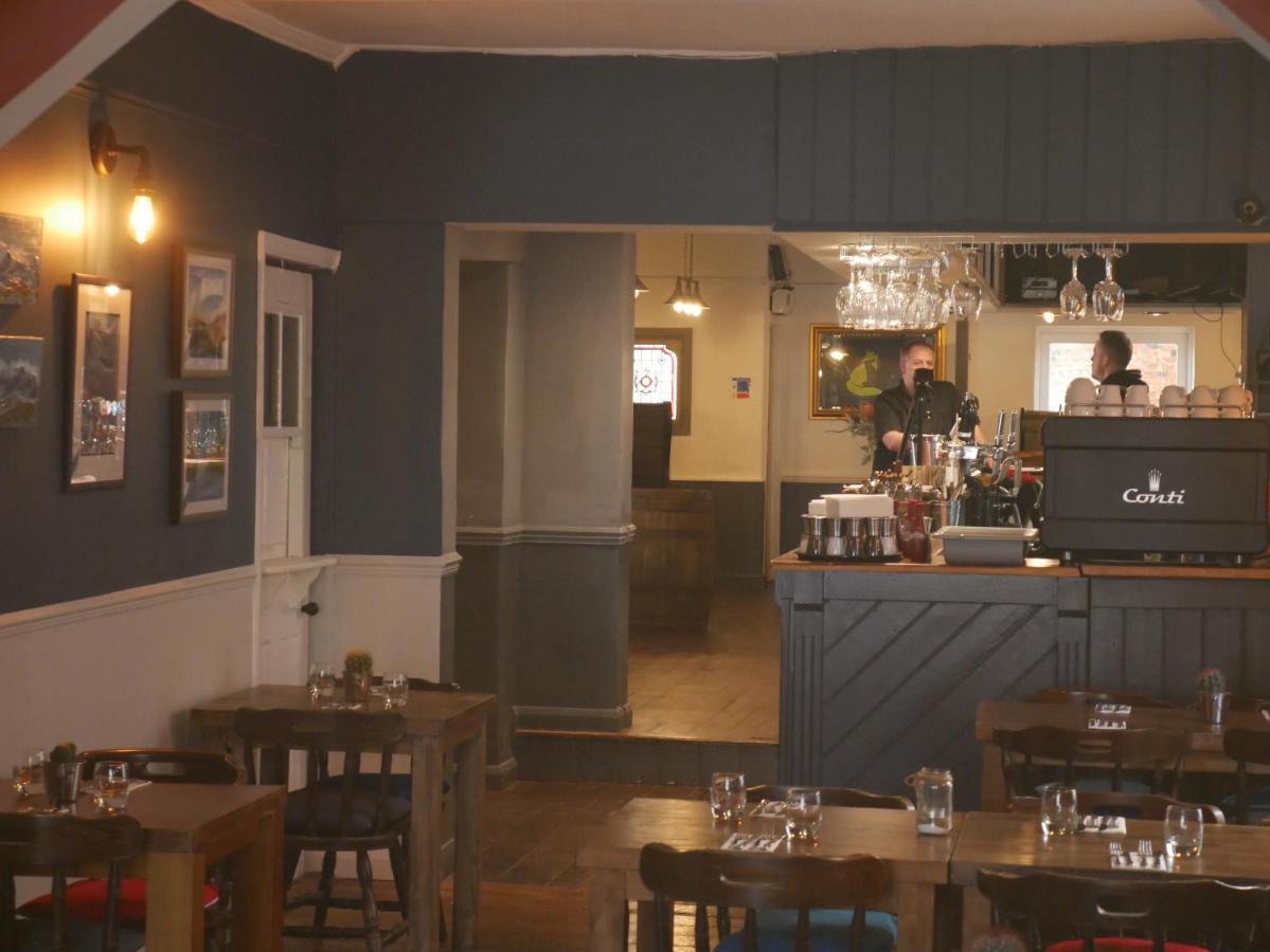 Готель The Fox And Hounds Whittlebury Екстер'єр фото