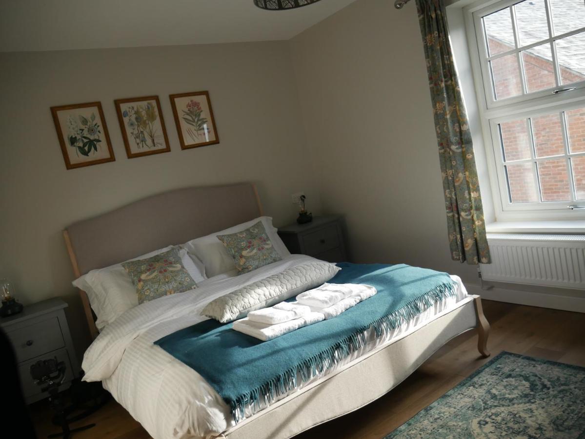 Готель The Fox And Hounds Whittlebury Екстер'єр фото