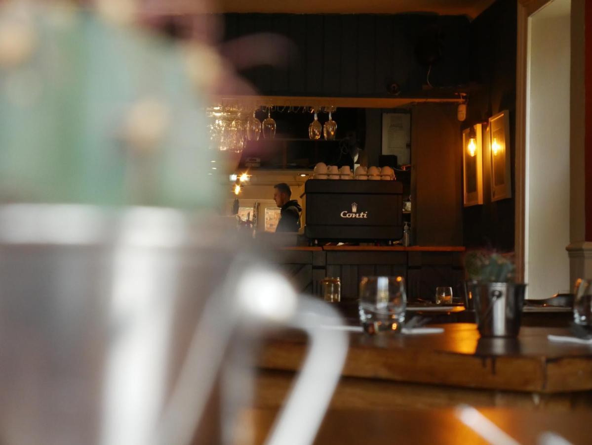 Готель The Fox And Hounds Whittlebury Екстер'єр фото
