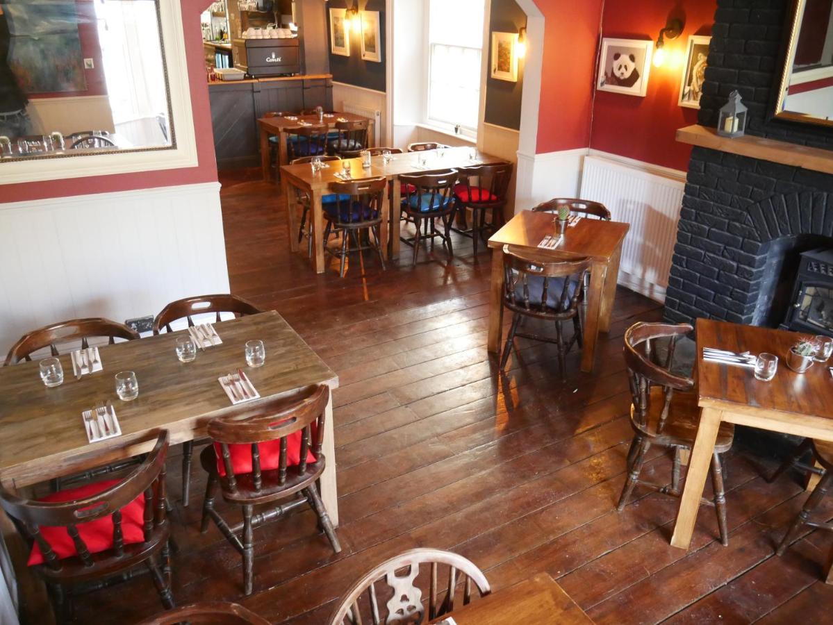 Готель The Fox And Hounds Whittlebury Екстер'єр фото