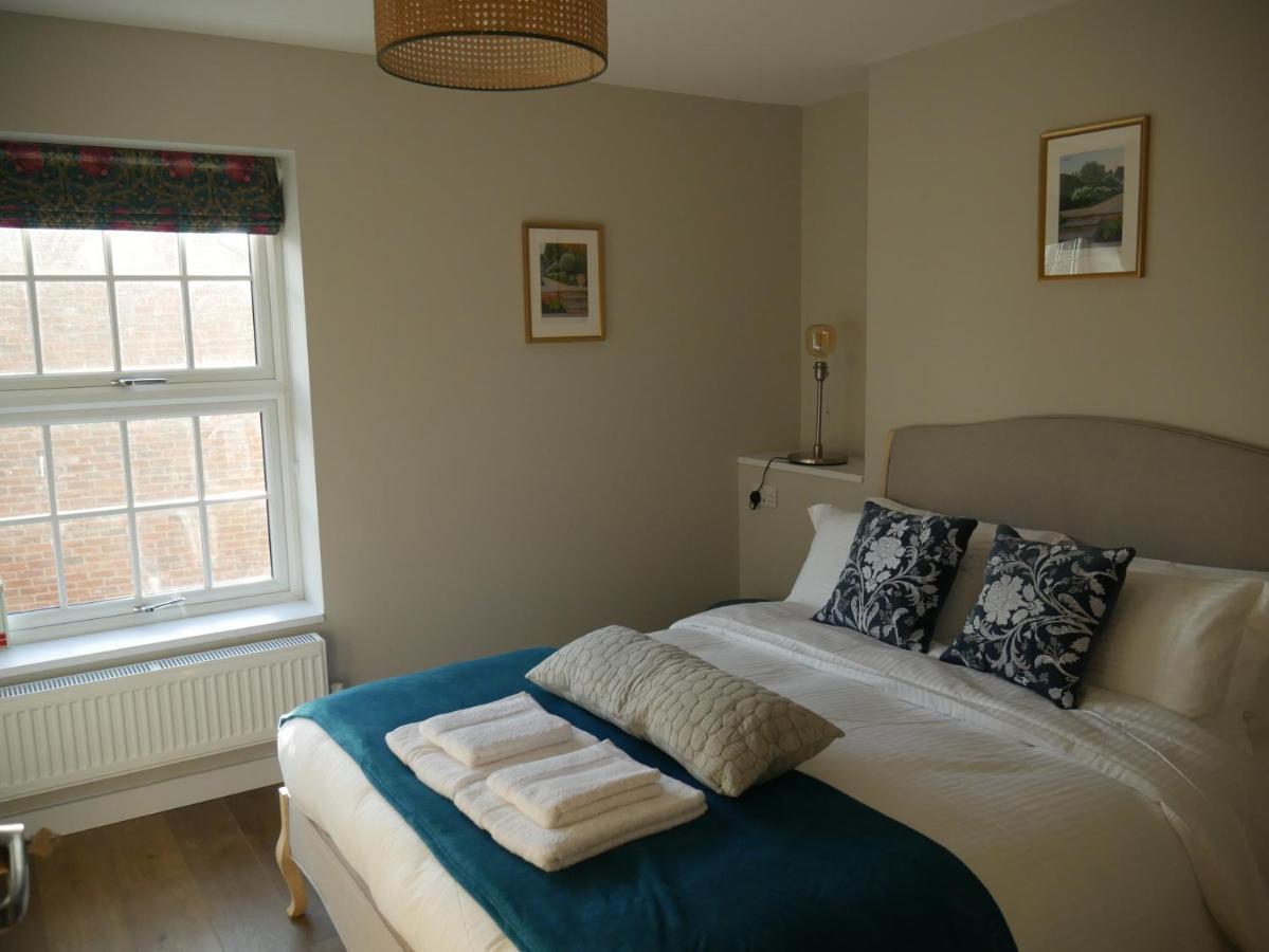 Готель The Fox And Hounds Whittlebury Екстер'єр фото