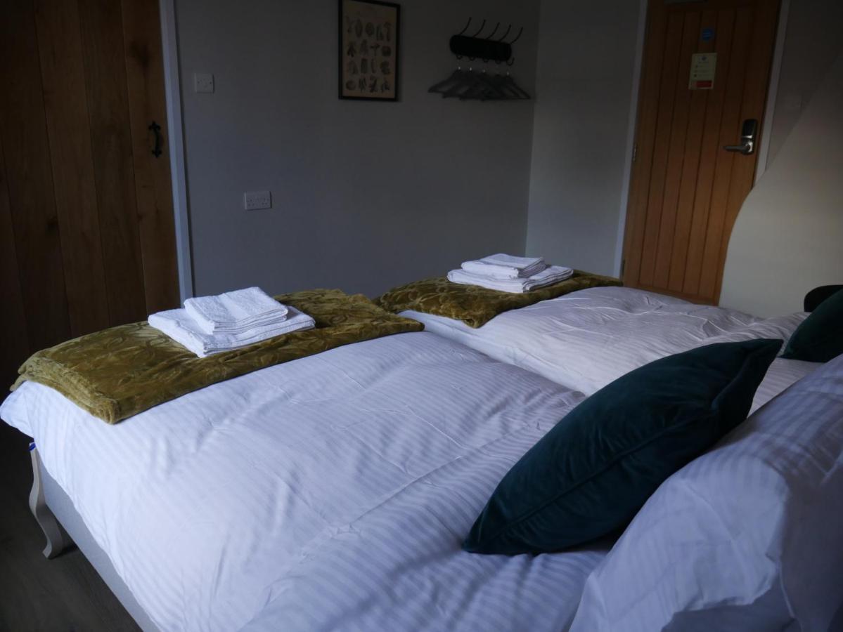 Готель The Fox And Hounds Whittlebury Екстер'єр фото