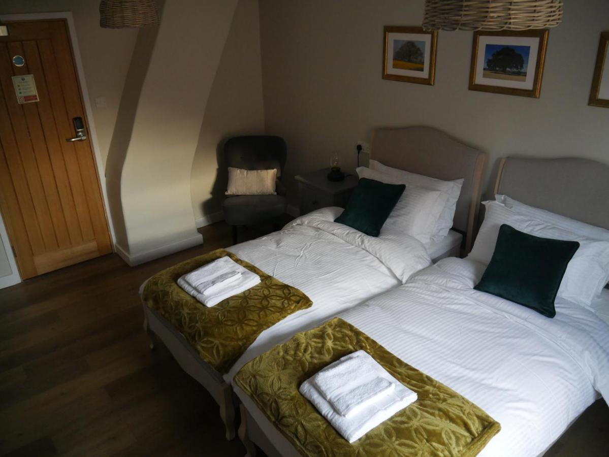 Готель The Fox And Hounds Whittlebury Екстер'єр фото